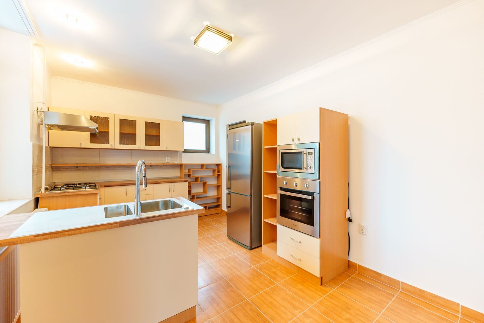 Casă deosebită două nivele în Battonya - Poză 4