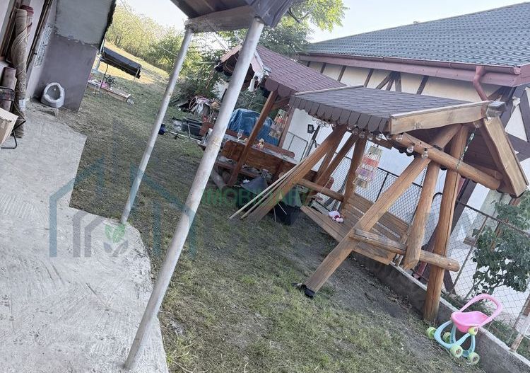 Casă de vânzare în Strunga, județul Iași - 2 camere, teren 1756 mp - Poză 6