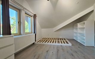 Locuință cochetă la mansardă, cu balcon și boxă de depozitare - Poză 6