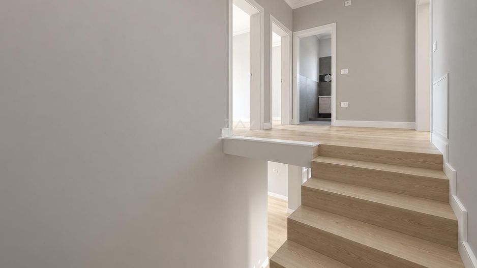 Duplex cu 5 camere - 3 bai. Finisaje Premium. Toate utilitatile. Asfalt. - Poză 17
