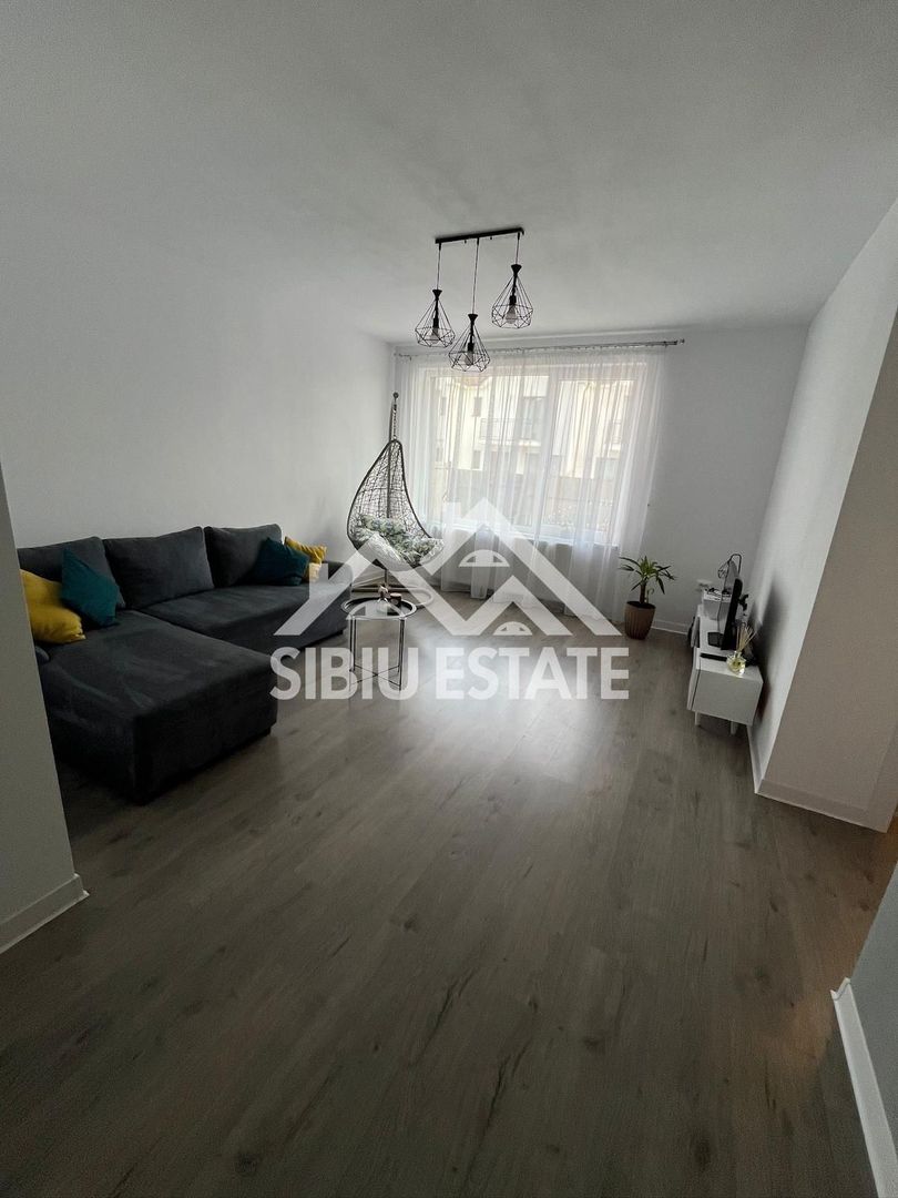 Casa cvadruplex de vanzare 4 camere, curte proprie - Poză 1