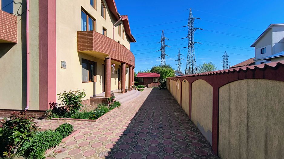 Năvodari | Casă spațioasă cu teren mare - Poză 2