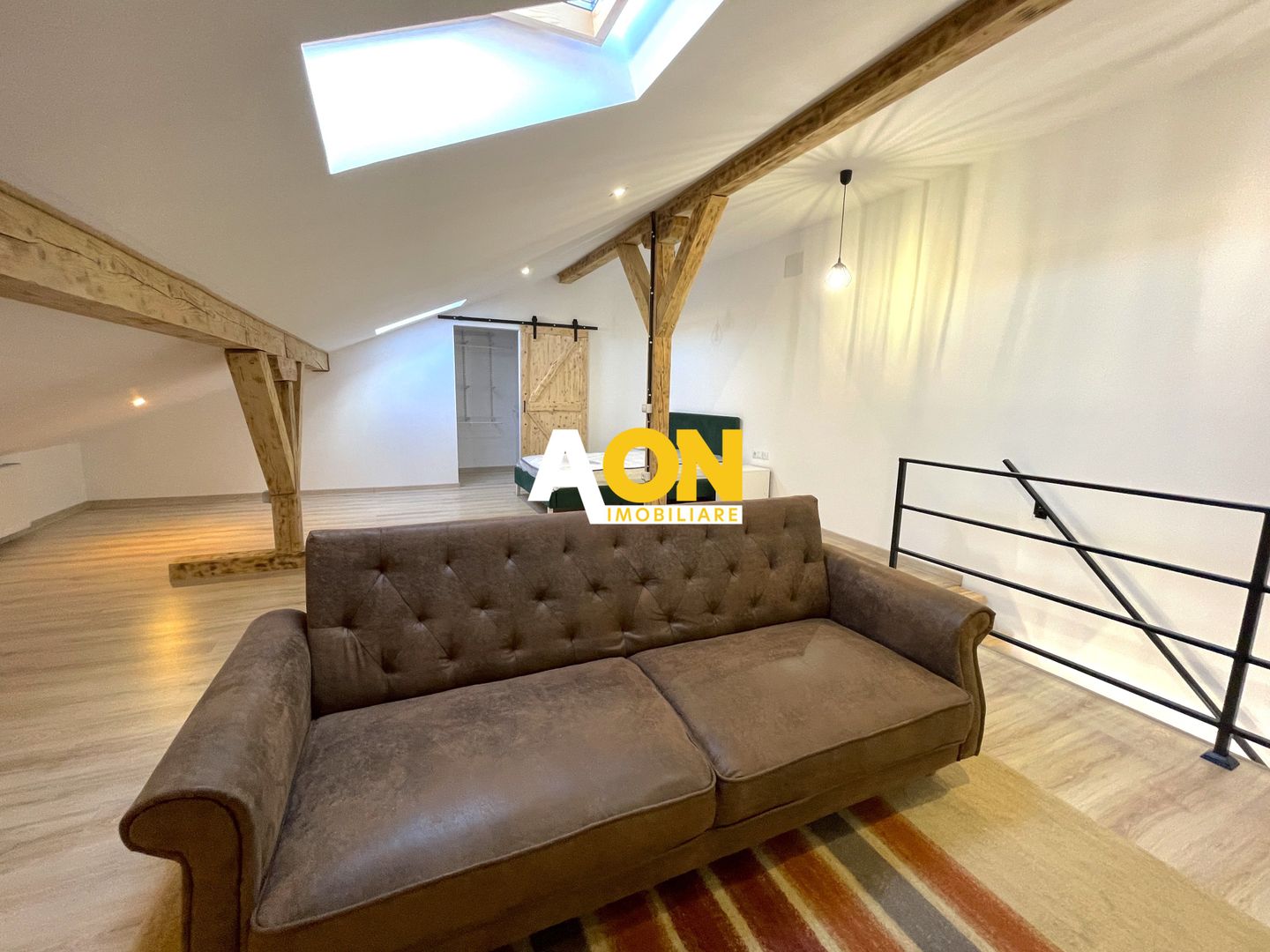 Apartament cu 3 camere, balcon si scara interioara - Poză 12
