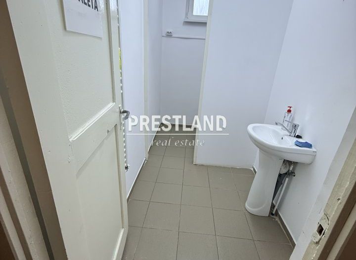 Închiriez o cameră  de 18 mp. - Poză 4