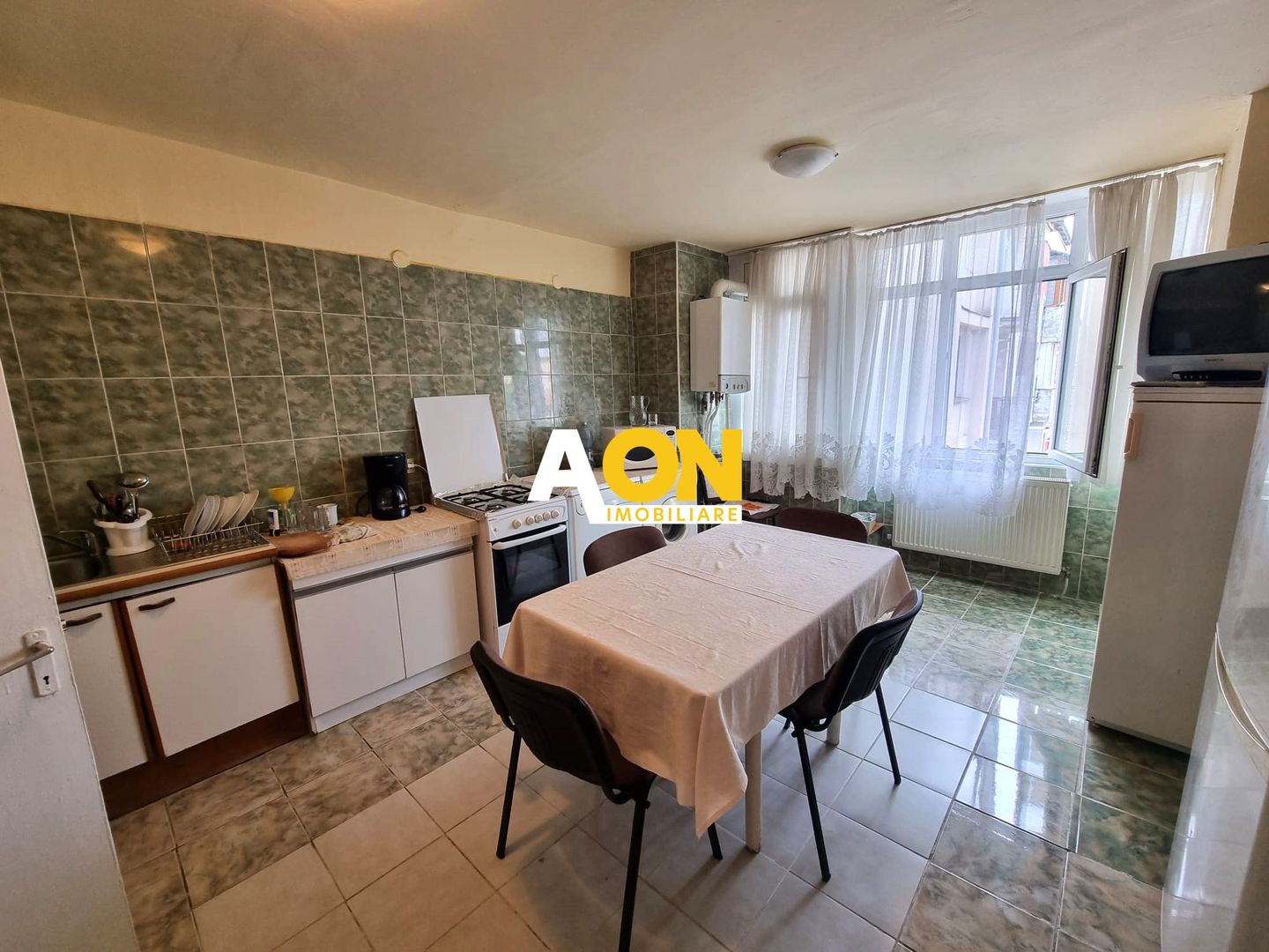 Apartament 4 Camere, Complet Mobilat si Utilat,  Zona Cetate - Poză 1