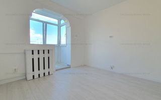 Piata Victoriei - Titulescu, vedere rasarit, decomandat, bloc reabilitat - Poză 1