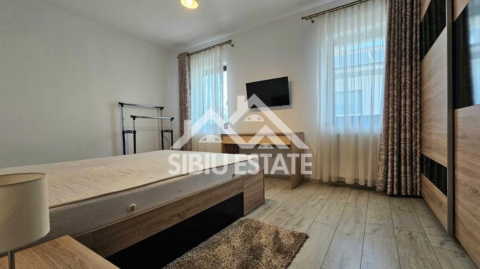 Casa mobilata 4 camere, 2 bai, curte si carport - Poză 11