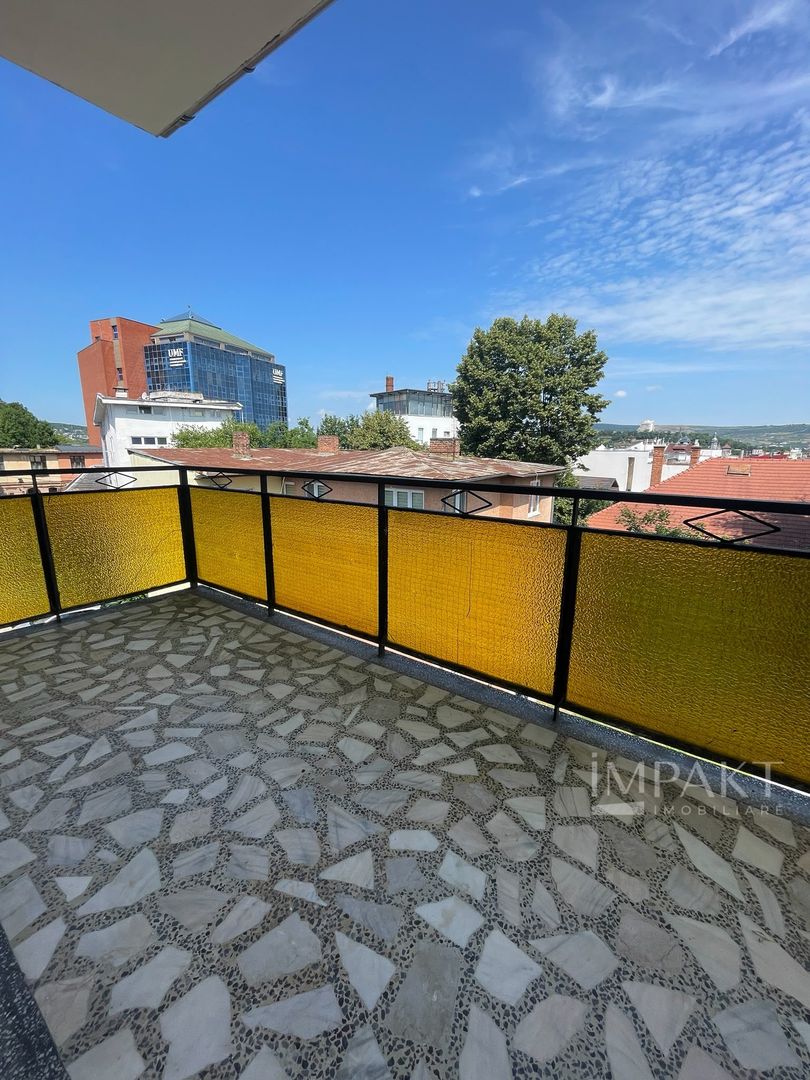 De inchiriat-Apartament cu 4 camere, Garaj și Parcare | Zona Centrala - Poză 10
