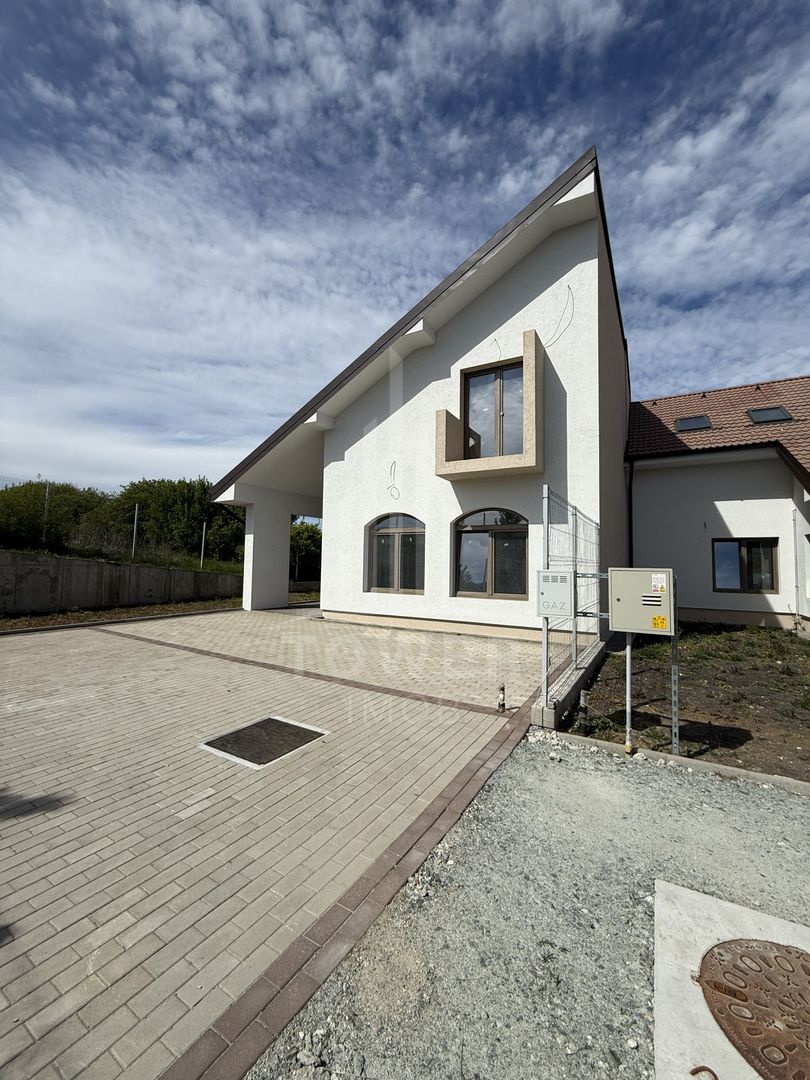Casa rezidențială cu 7 camere, 3 băi, dressing, pivniță – Sura Mica - Poză 3