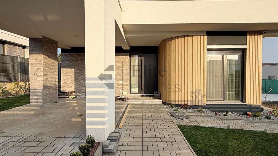 Vila / Casa de vanzare in Oradea, zona Dealuri - Poză 1