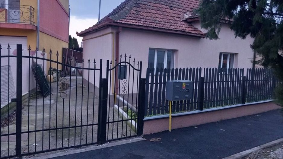 Ag EUROPA vinde casa cu camere si teren 7.2 ari în zona Closca. - Poză 1