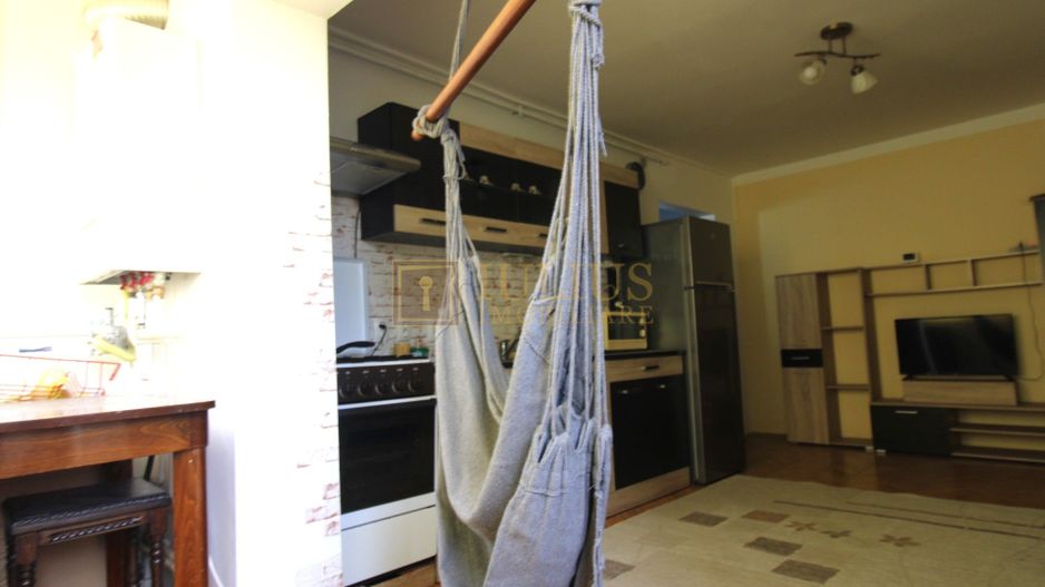 Apartament spatios, 3 camere, centrala proprie - Poză 5