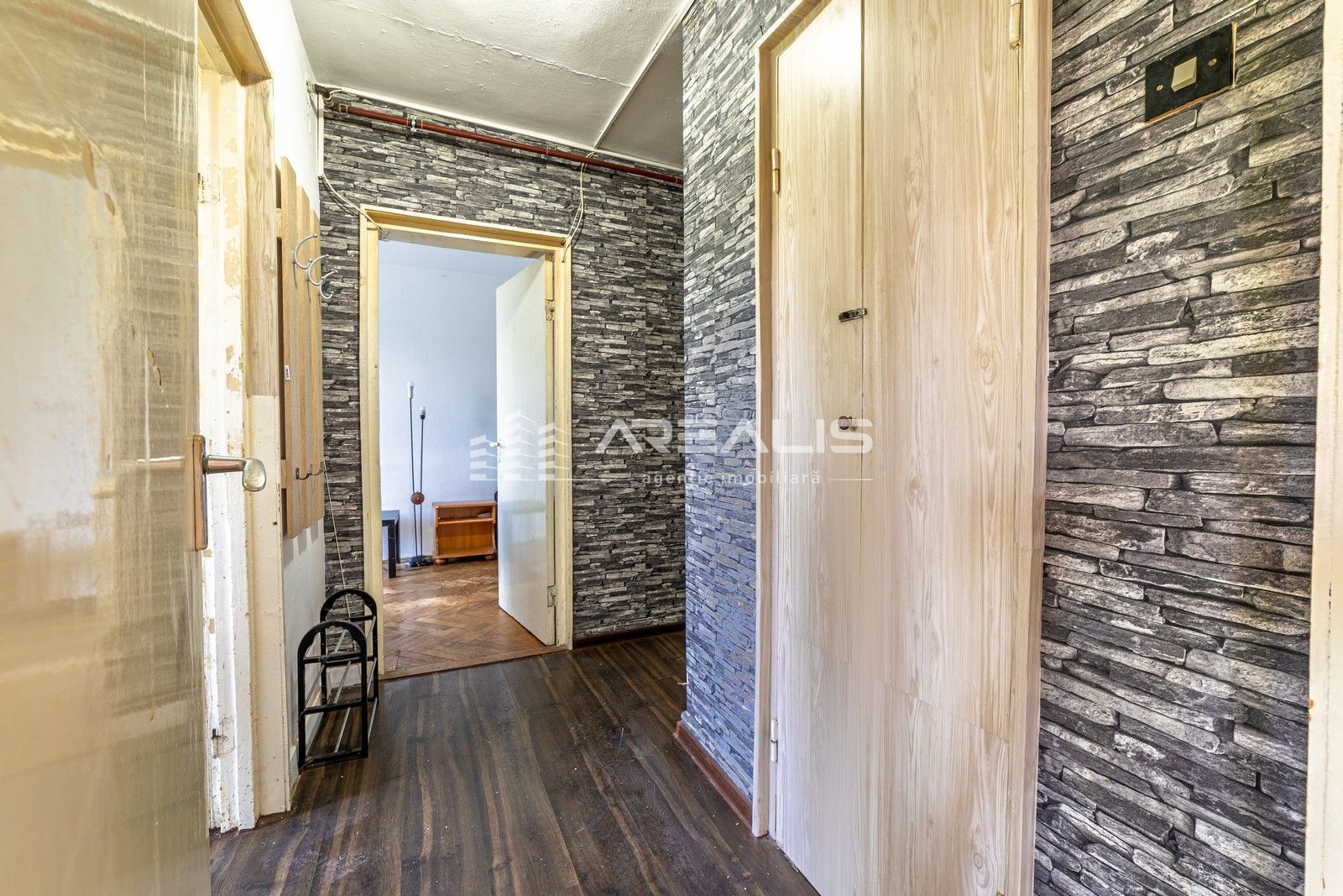 VÂNDUT!!! Apartament 3 camere în zonă centrală - Poză 5