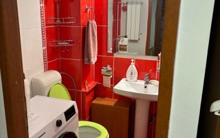 INCHIRIERE Apartament spațios cu 3 camere în zonă centrală - Poză 4