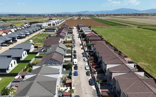 Casă înșiruita 4 camere | Panouri solare + Baterie de stocare - Poză 36