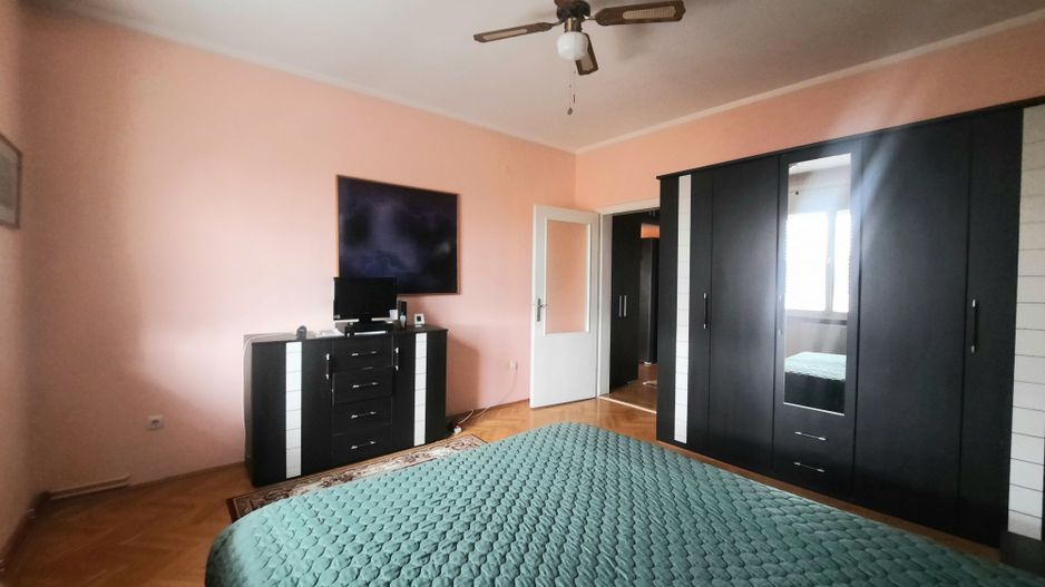 Apartament frumos si renovat cu garaj - zona Medicina - Poză 5