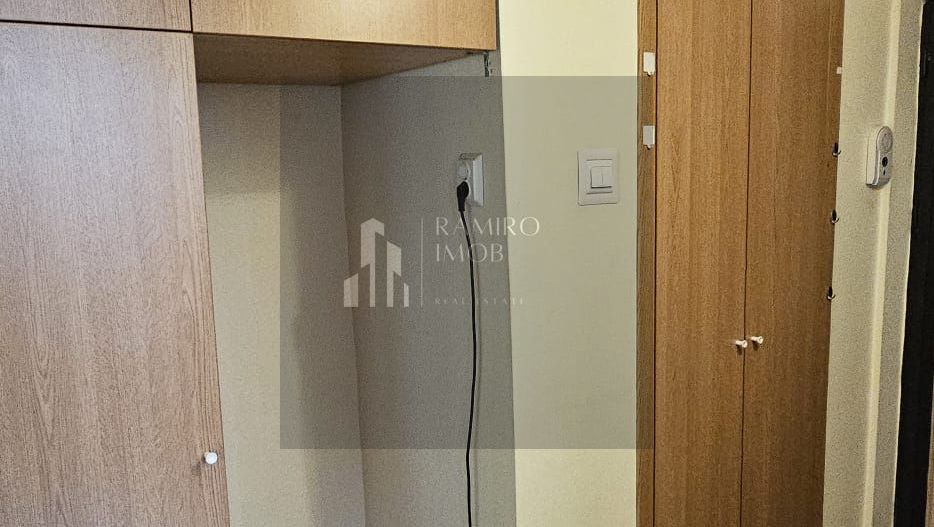 Garsoniera renovata 35 mp/ Metrou 1 decembrie la 3 minute - Poză 2