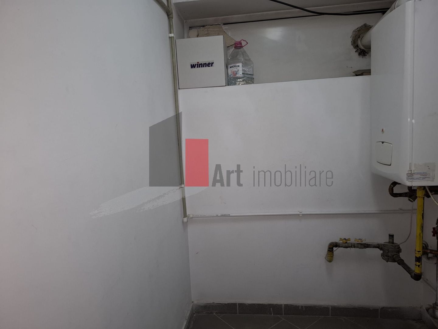 Spatiul "NESTALAN", complex comercial, Gara de Est - Poză 15