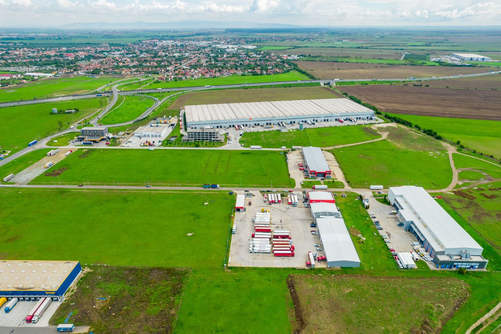 Parcare tiruri și spațiu de birouri - Poză 10