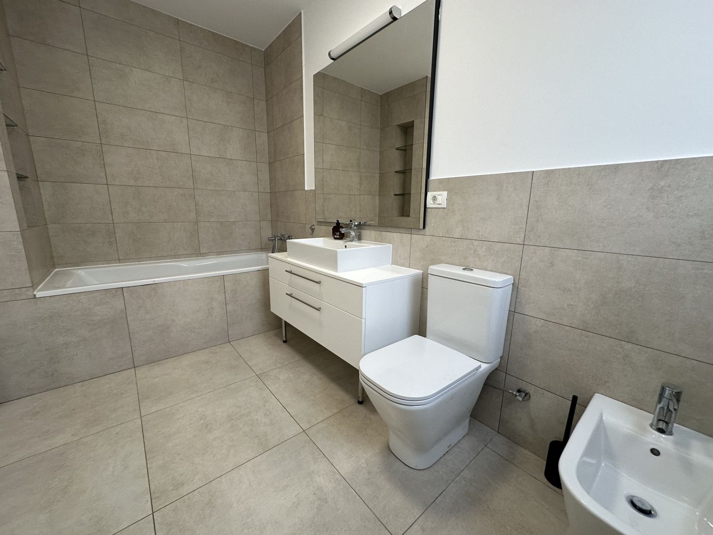 Apartament in vila cu curte-  Dumbravita - Poză 12