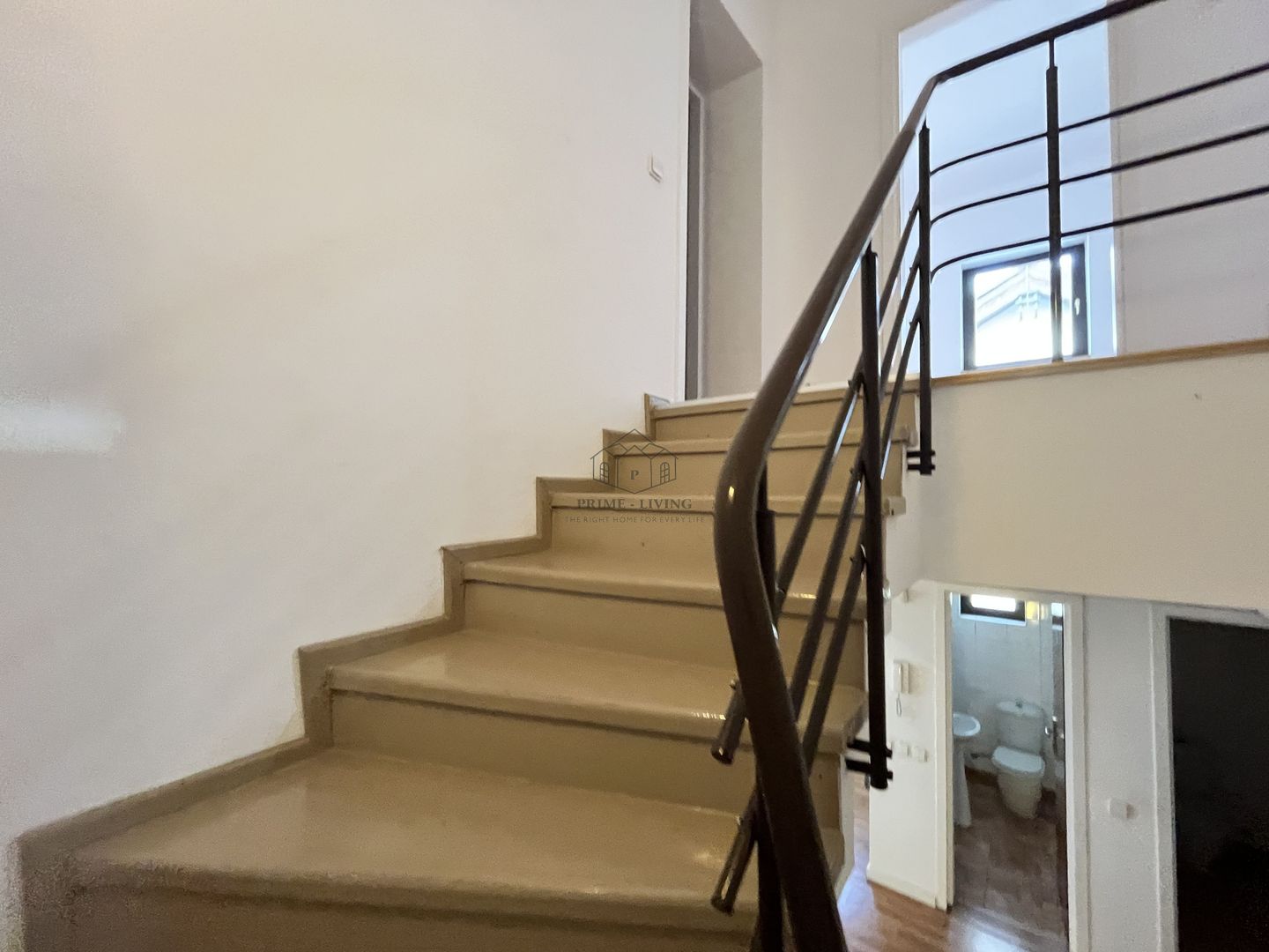 VILA CU 5 CAMERE LA INCHIRIERE PE MALUL LACULUI STRAULESTI - Poză 13