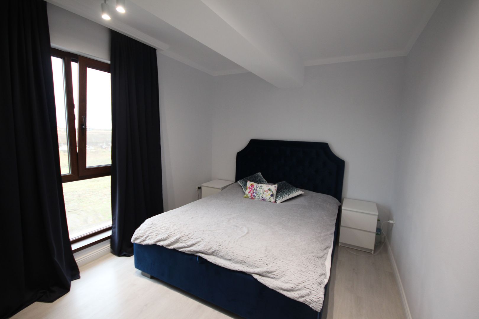 Modern si primitor - Poză 36