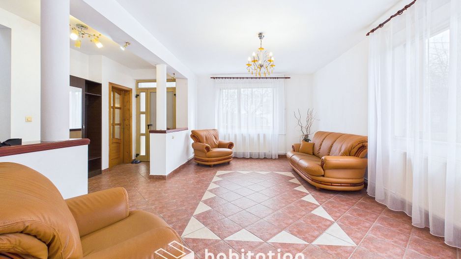 Casă ideală familie sau birou, cu curte și garaj | Braytim - Fratelia - Poză 1