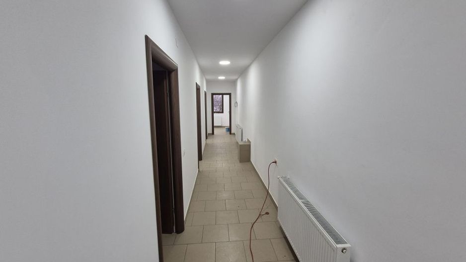 Spatiu de birouri generos - Poză 7