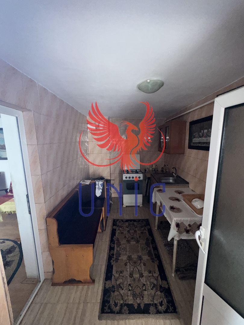 Casa situata in orasul Bals! - Poză 14