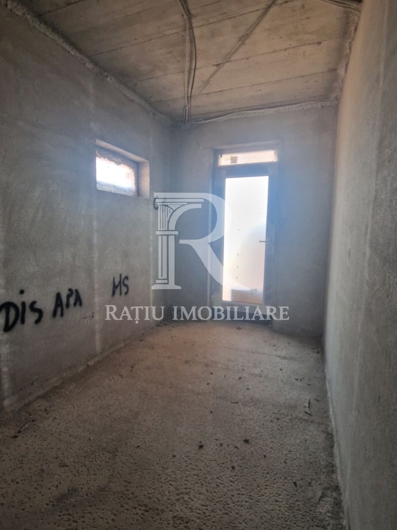 Casa cu 5 camere | Semifinisata | Vedere Panoramica | Paleu | Bihor - Poză 9