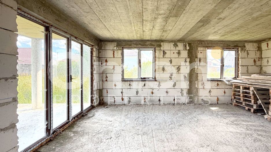 Casă cu potențial imens P+M, teren 7,91 ari, zonă liniștită, Ocna Șugatag. - Poză 2