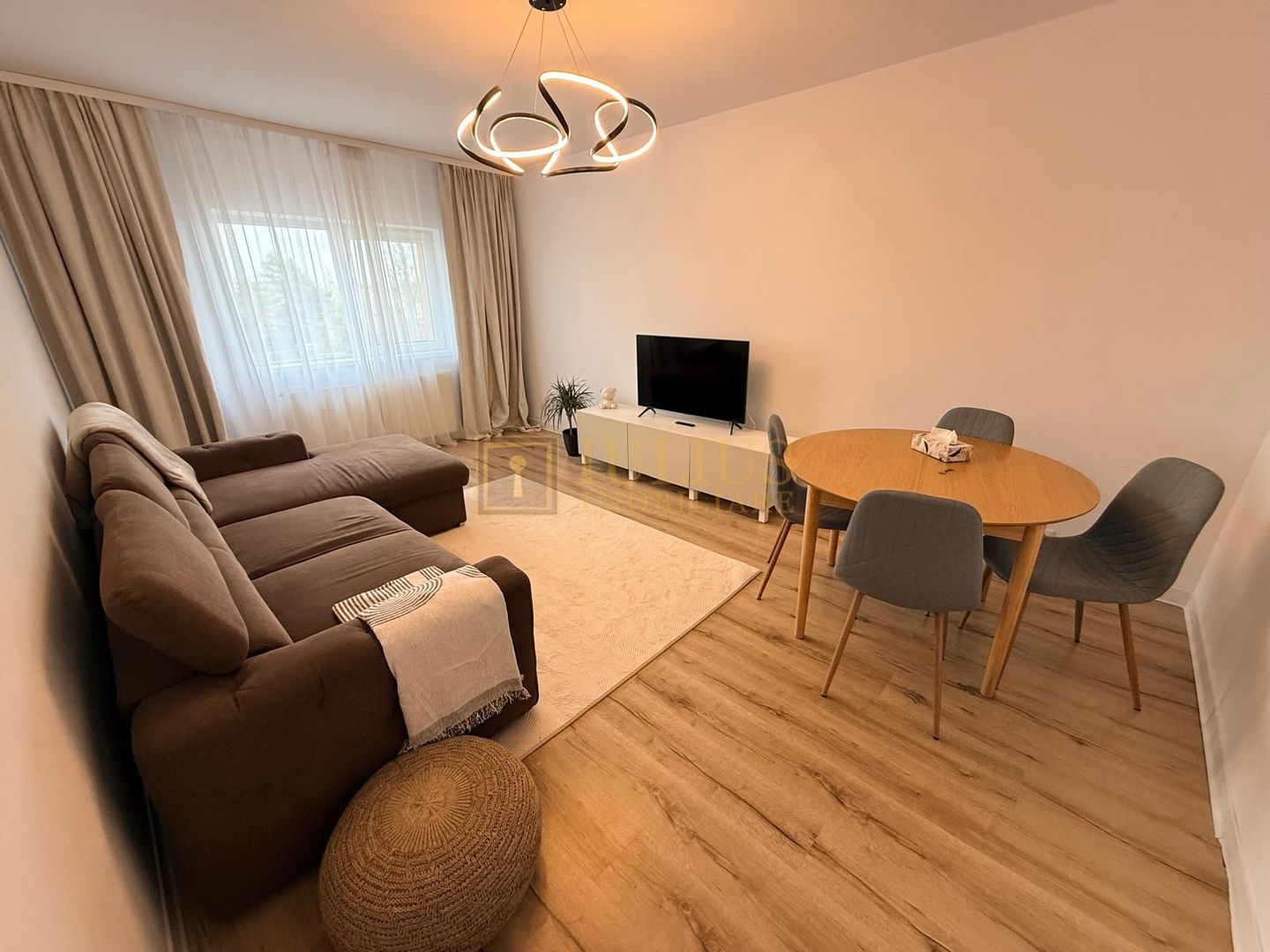3 camere: 2 dormitoare, vis a vis de Uranus Plaza, apartament superb! - Poză 1