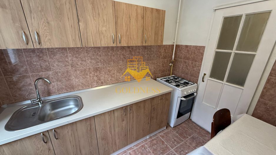 3 camere semidecomandate, balcon, Gheorgheni, Hotel Royal, P-ta Hermes - Poză 2