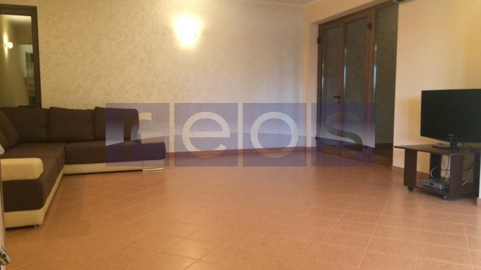 VILA 300MP | SISESTI | COMPLET RENOVATA | CURTE | 4 LOCURI DE PARCARE - Poză 2