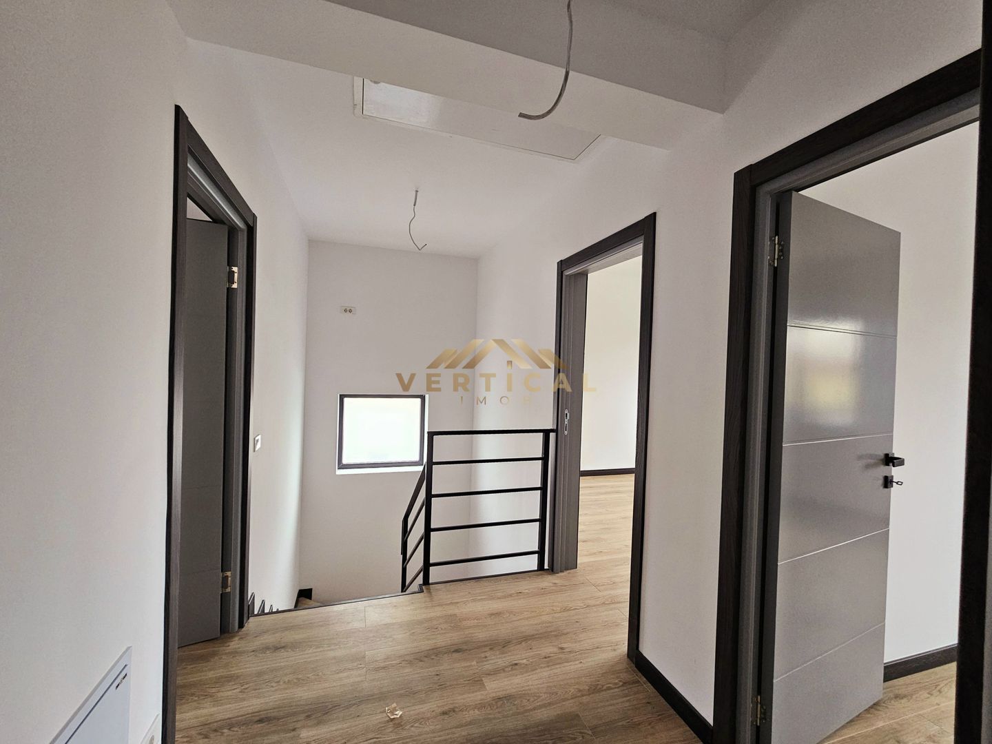 Casa 4 camere | 3 bai | centrul comunei Berceni - Poză 9