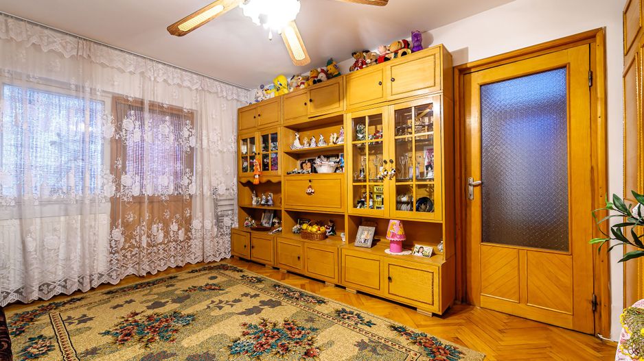 Apartament cu 3 camere la bloc - Poză 4