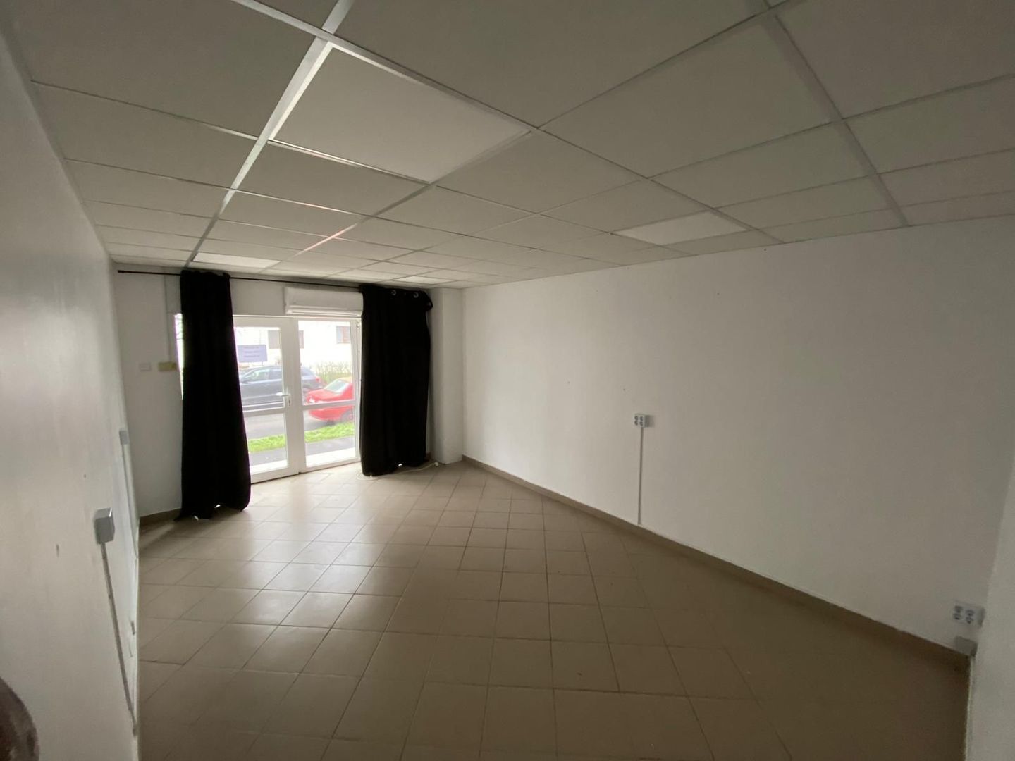 De vanzare/inchiriat spatiu comercial  Siderurgistilor 82.000 euro/2500 lei - Poză 2