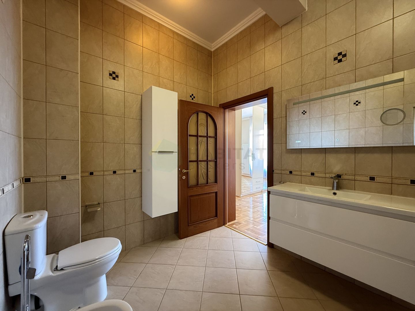 Vila 9 camere cu piscina si teren de 1.000 mp - Poză 12
