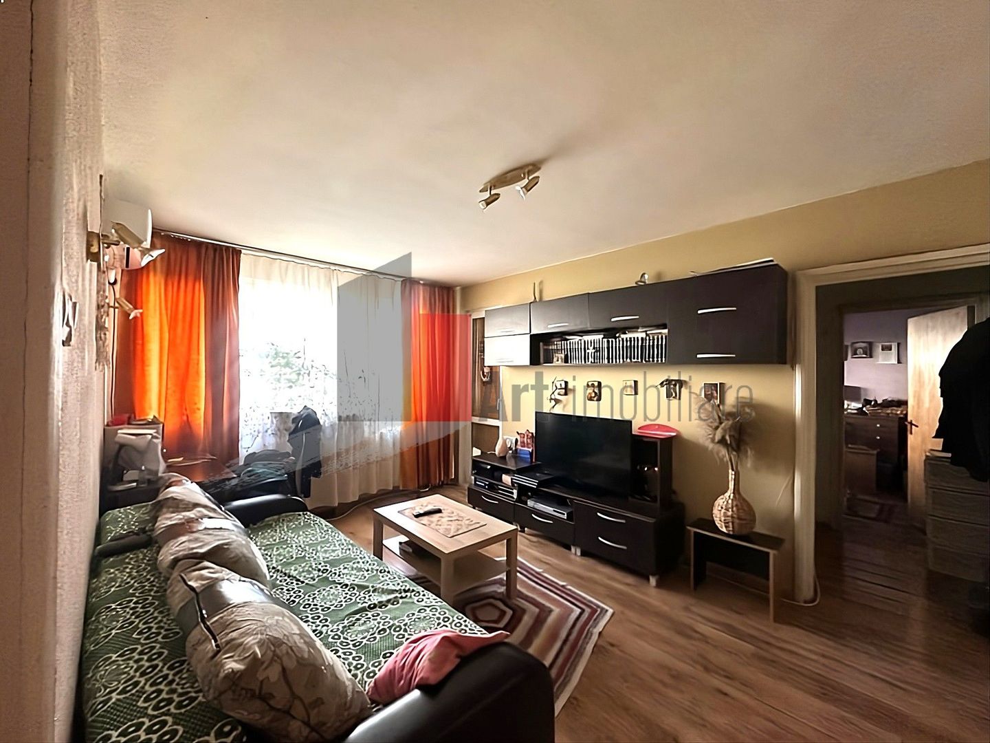 Ap.3 camere semidec. et. 6/10, piața Matei Ambrozie - Poză 1