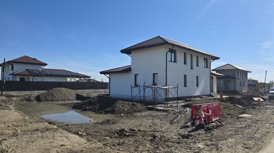 Casa in regim P+1ER de vanzare in Baltoesti - Poză 1