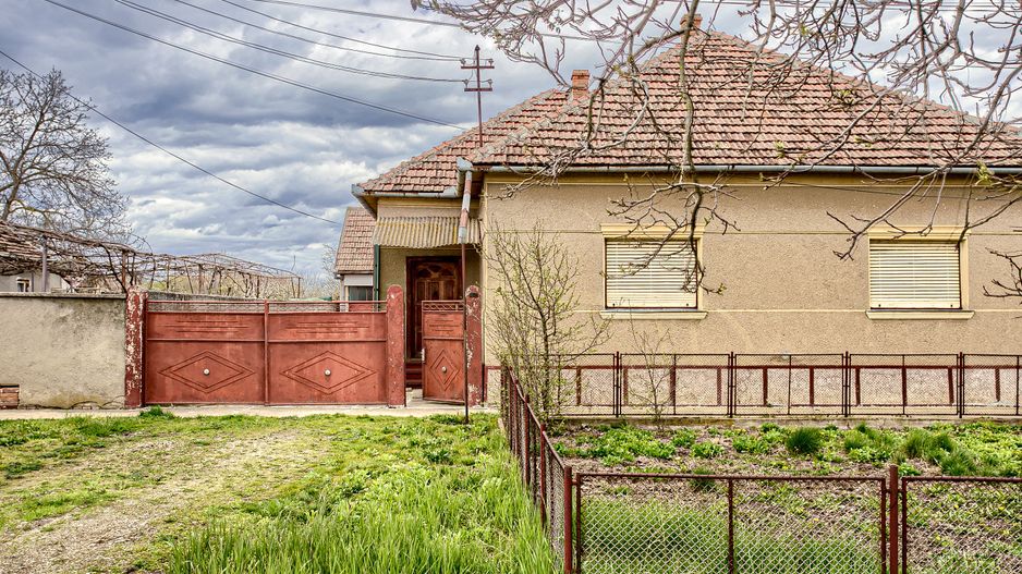 Casa cu 5 camere în Fântânele - Poză 1