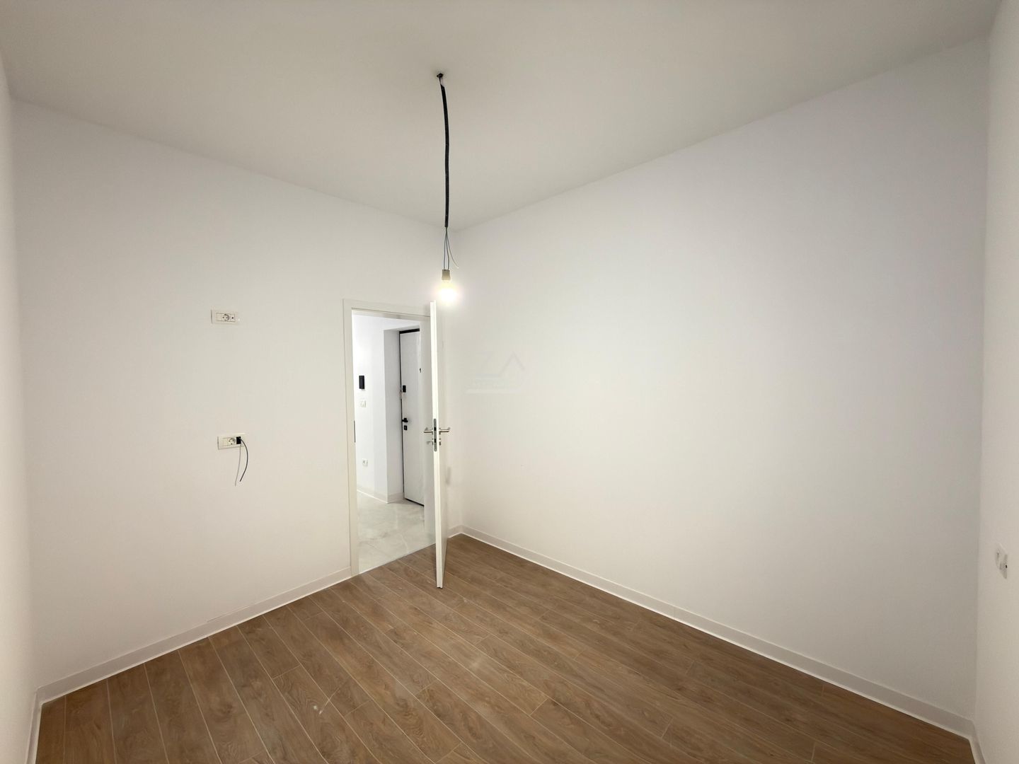 3 camere. Decomandat. Loc de parcare. - Poză 10