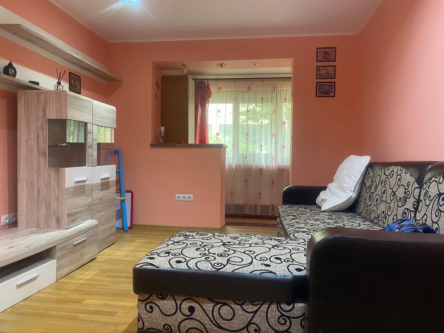 Pret redus!Inchiriere apartament cu 3 camere -micro 6-Targoviste - Poză 1
