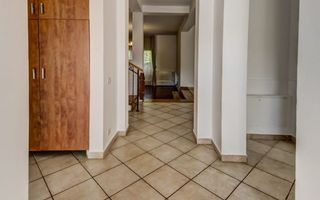 VILA SPATIOASA CU 5 DORMITOARE LA INCHIRIERE IN PIPERA LANGA SCOLI - Poză 11