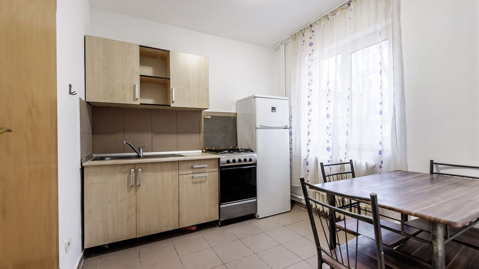 VÂNDUT! Garsonieră confort 1, parter înalt. Str Avrig. - Poză 4