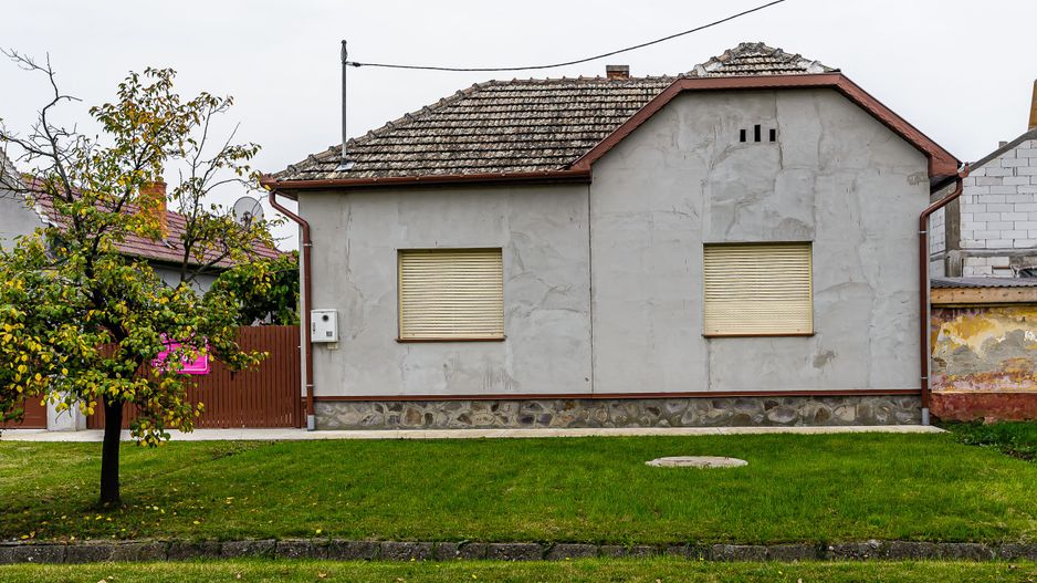 Casă la sol, renovată la gri, cu 3 camere în Nădlac * central - Poză 1