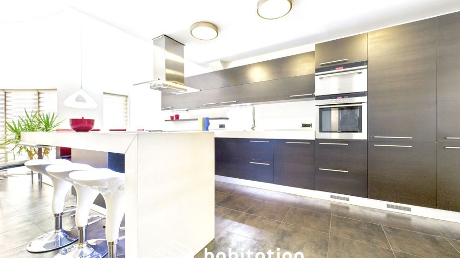 Descoperă eleganța unei case moderne– vizitează prin tur virtual - Poză 12