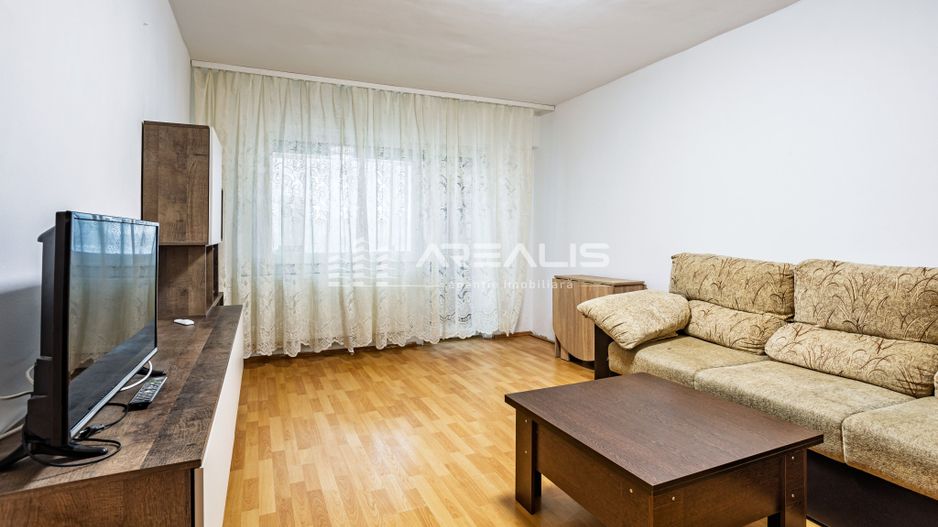 De închiriat -Apartament 3 camere, decomandat, zonă centrală - Poză 1