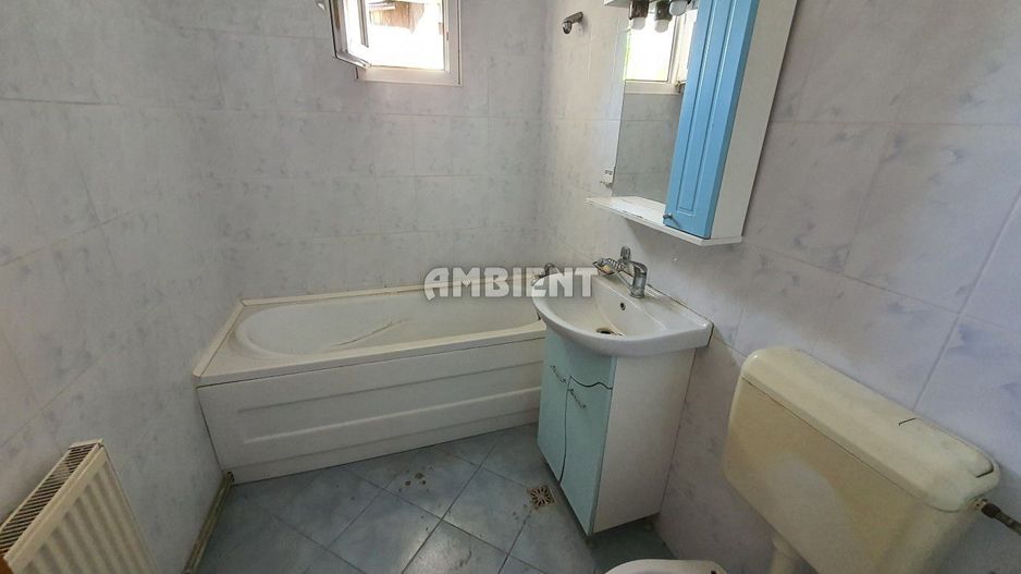 Apartament 3 camere, decomandat, etaj 4, zona CARTIER; - Poză 3