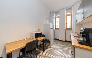 Clădire administrativă renovată integral – oportunitate investițională – Brașov - Poză 3